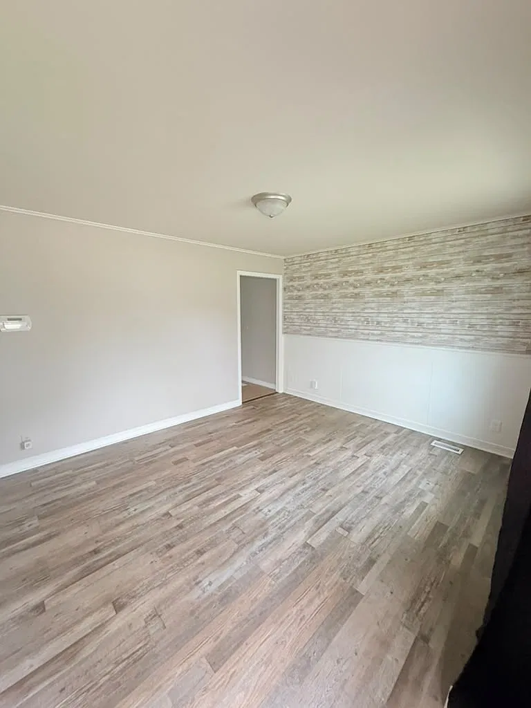 4 bed, 1045 sqft, $1,800 — Photo 4