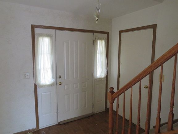 2nd image of 518 Farmhill Cir