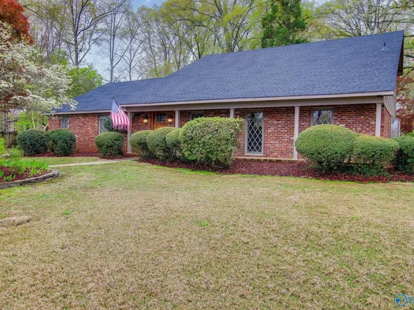1611 Wellington Ct SE, Decatur, AL 35601