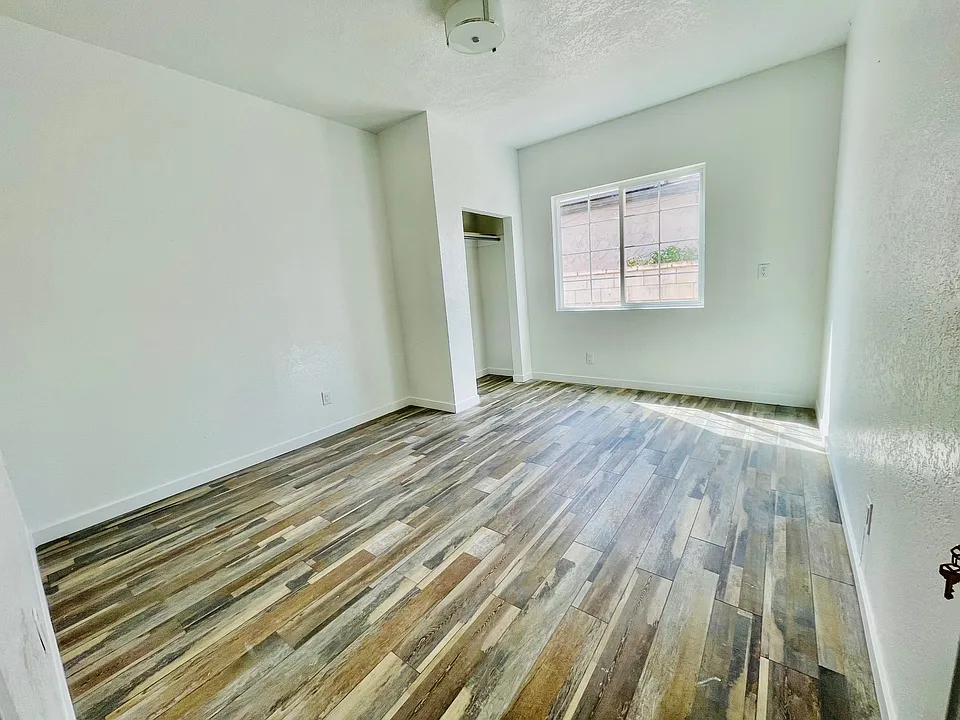 846 S Baker St