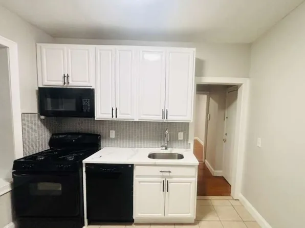 381 Baldwin Avenue image 2 of 13