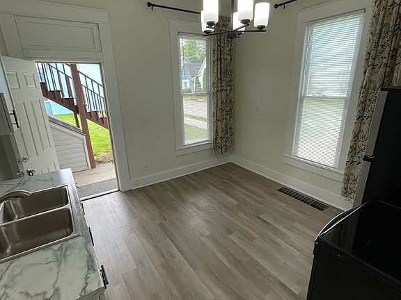3rd image of 523-525 W Charles St #523