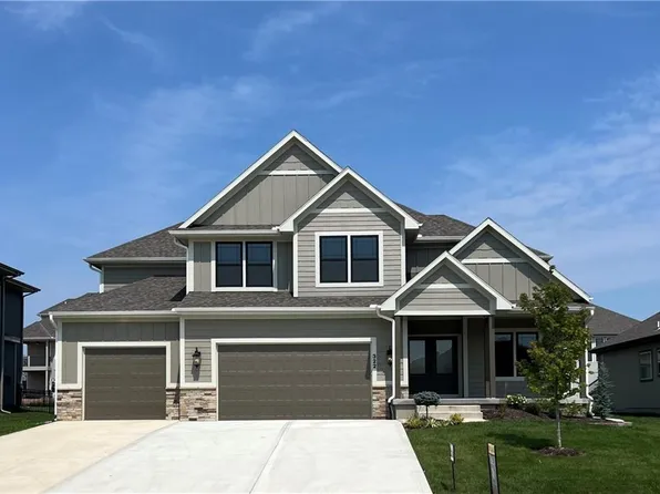 322 NW Ambersham Dr, Lees Summit, MO 64081