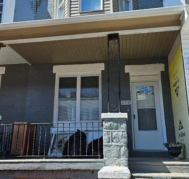 214 S Edgewood St — Photo 1