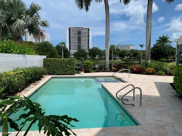 611 Bridgeway Ln, Naples, FL 34108
