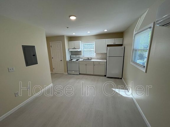 2nd image of 305 8th Ave E #102