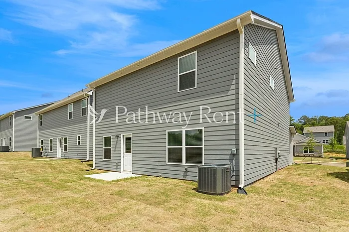 608 Mackenzie Cv — Photo 18