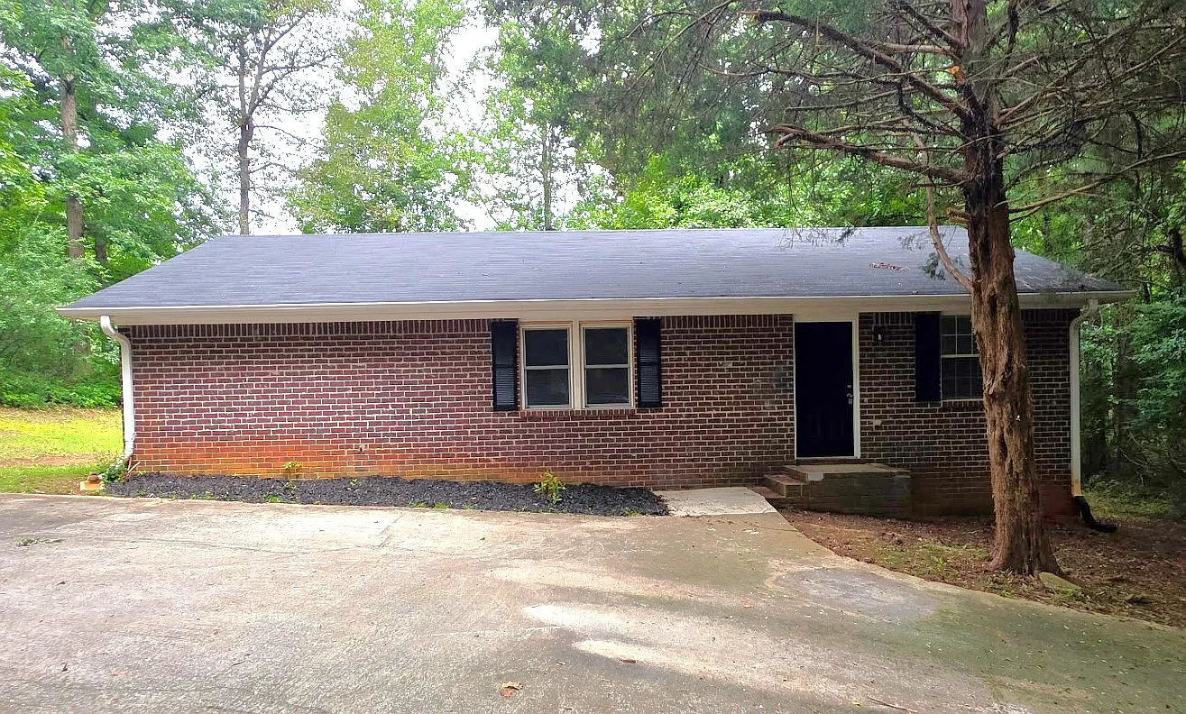 Big Oak 10 Units - 220 Big Oak Cir, Athens — Photo 1
