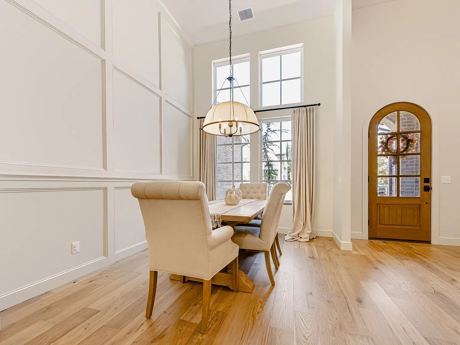 4 bed, 3.5 bath, 3383 sqft, $5,500 — Photo 4