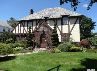 289 Princeton Rd, Rockville Centre, NY 11570