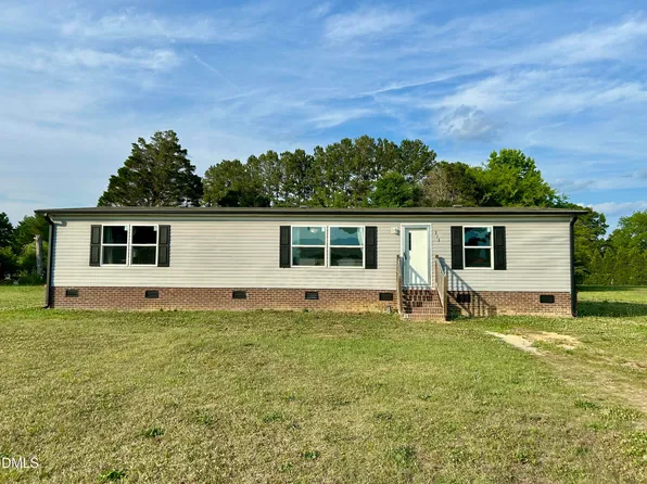 313 Old Country Ln, Selma, NC 27576