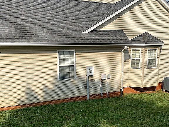 4th image of 592 Windrowe Dr