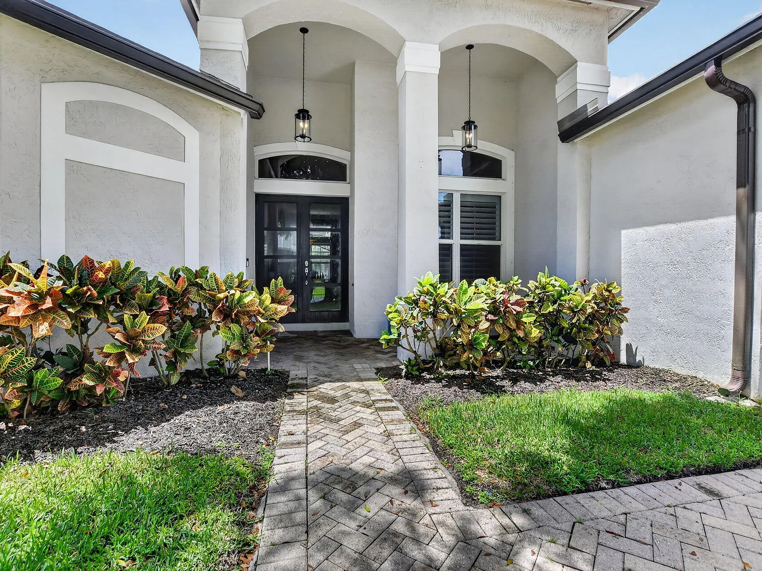 4 bed, 3.0 bath, 2355 sqft, $11,000 — Photo 3