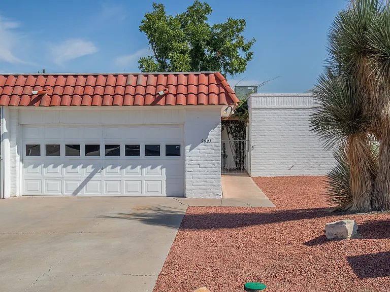 2921 Valle Vis — Photo 1