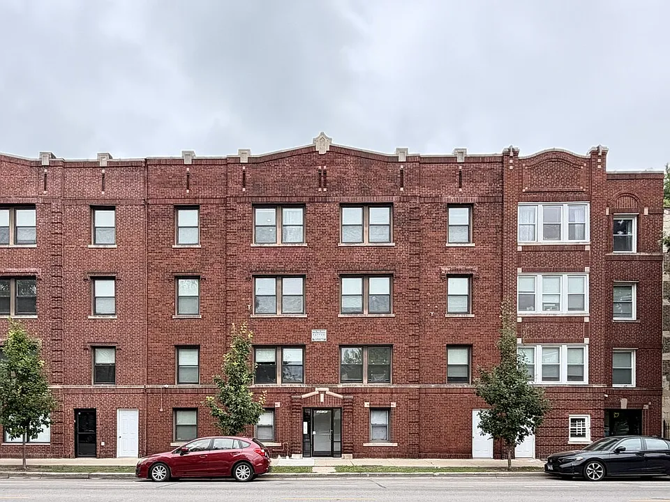 3243 N Damen Ave #4