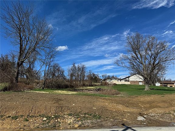 2nd image of 744 Frbk Herbert Rd