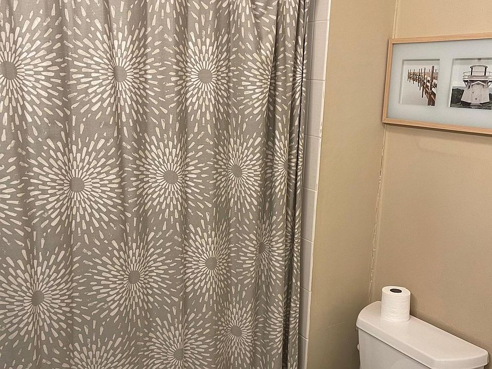 1st image of 1941 N Kenmore Ave APT 2F