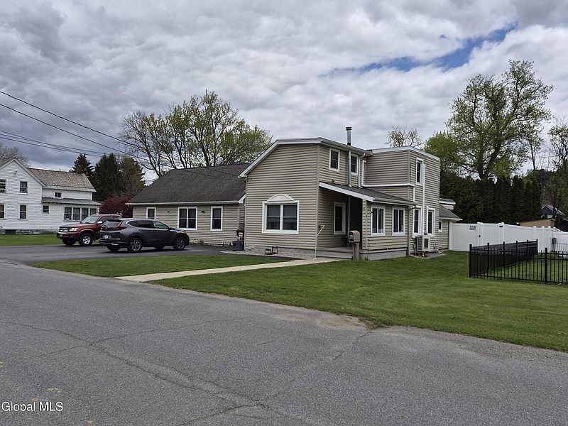 2nd image of 4 Ferris Street