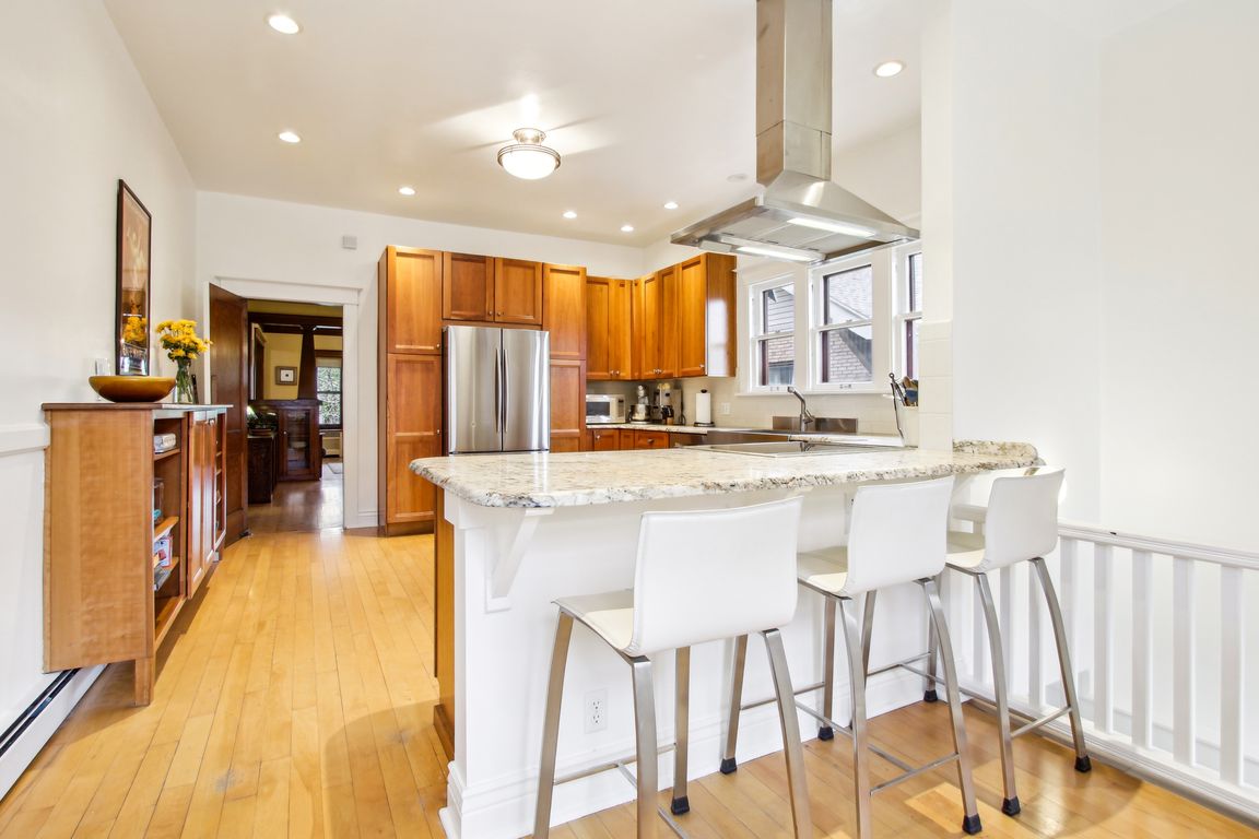 Hooker St-0205-024.jpg