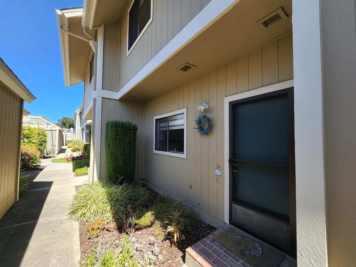 Building Photo - 889 Carina Ln