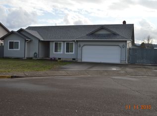 828 Cherry Blossom Ln, Lebanon, OR 97355