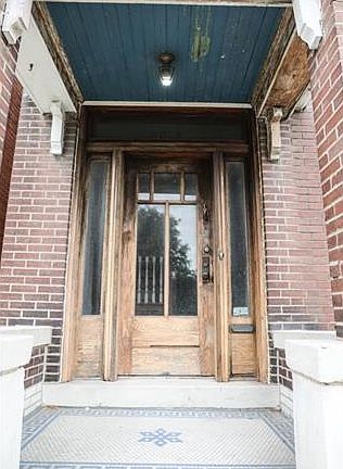 2nd image of 2815 Sidney St
