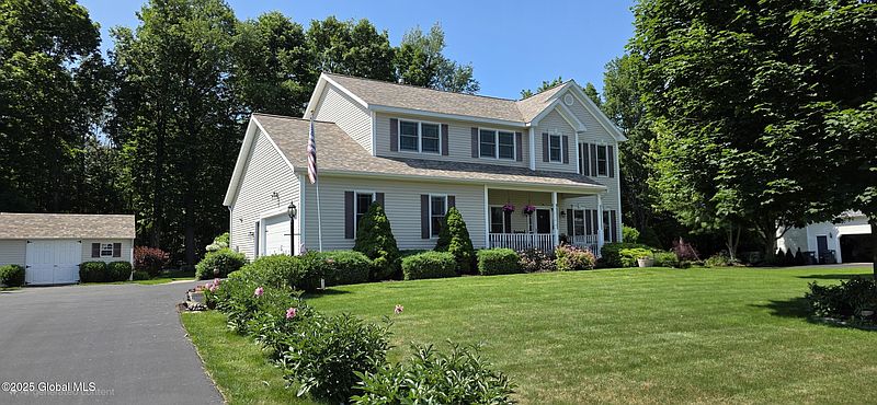 4th image of 75 Blue Jay Way