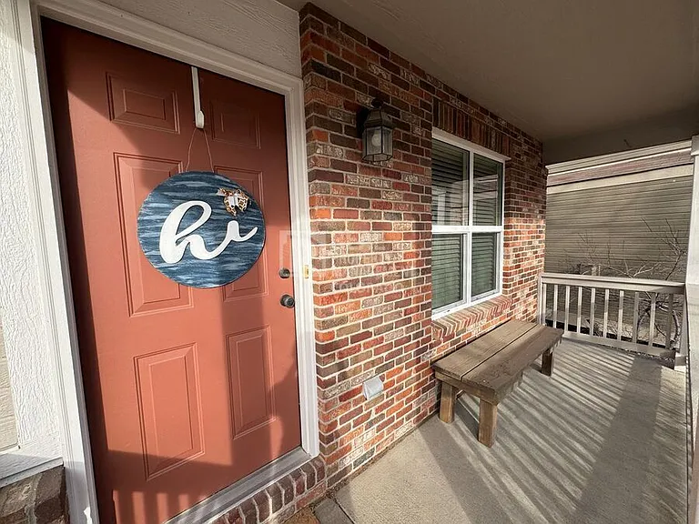 1615 S Chester Ct — Photo 2