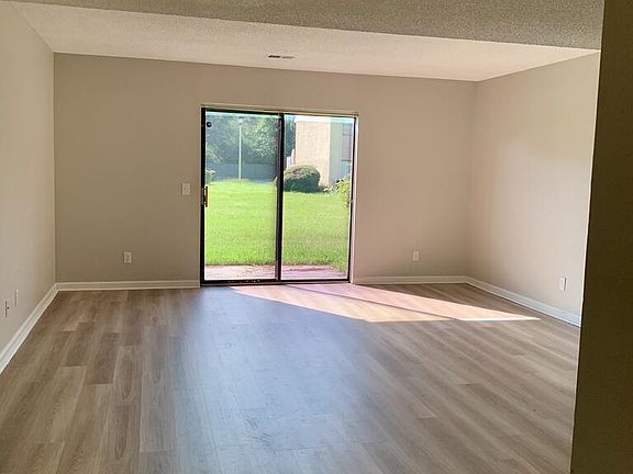4th image of 901 Olmstead Dr APT 29