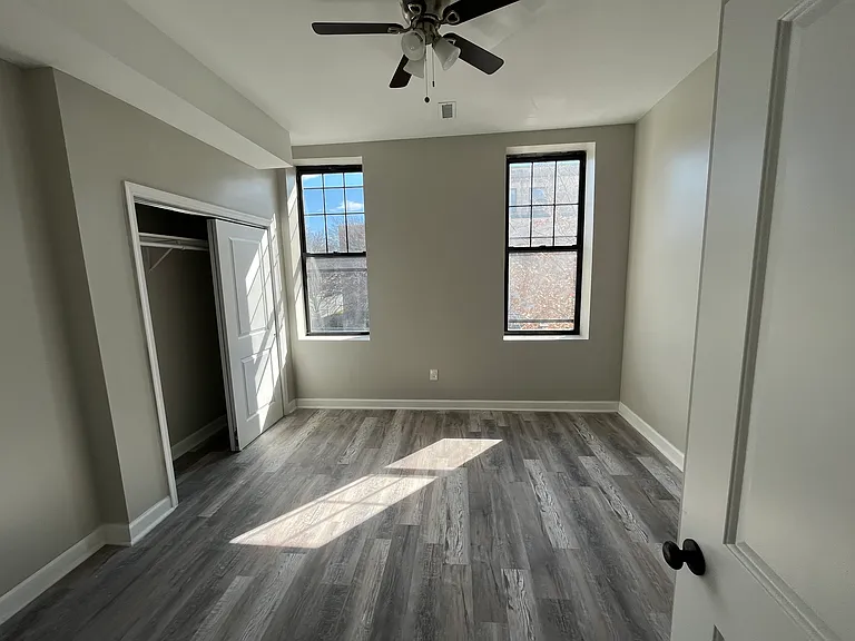 200 E 22nd St #1 — Photo 3
