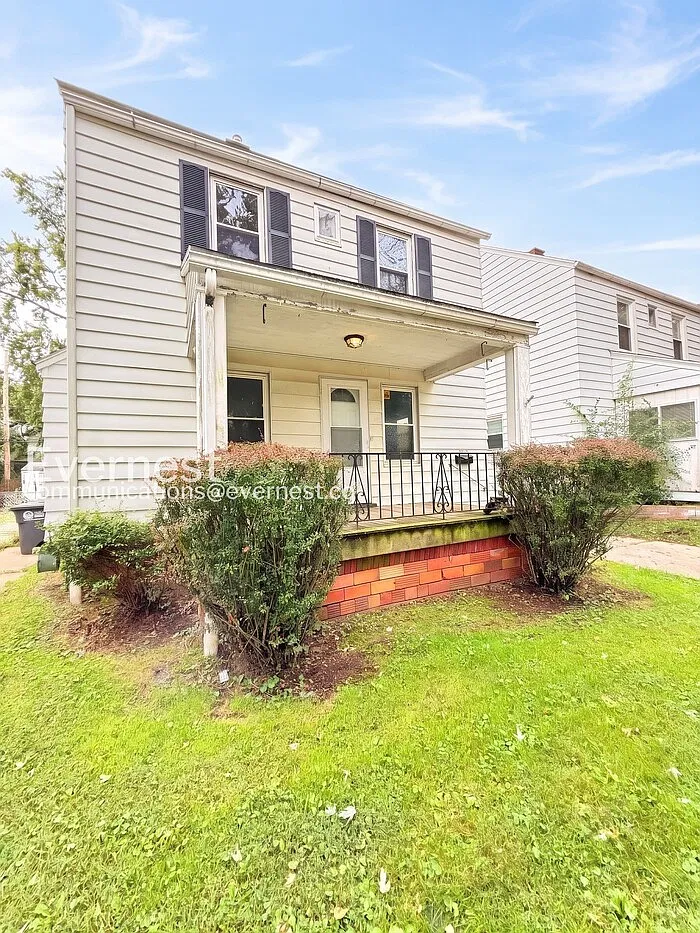 3 bed, 1.0 bath, 1227 sqft, $1,145 — Photo 2