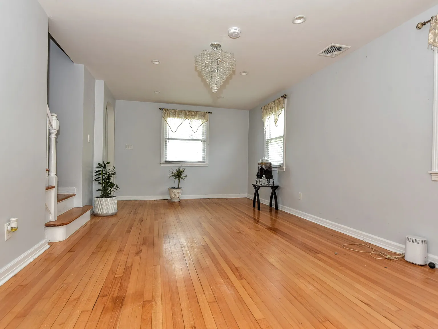 4 bed, 2236 sqft, $5,500 — Photo 2