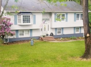 9 Overhill Ln, Warwick, NY 10990