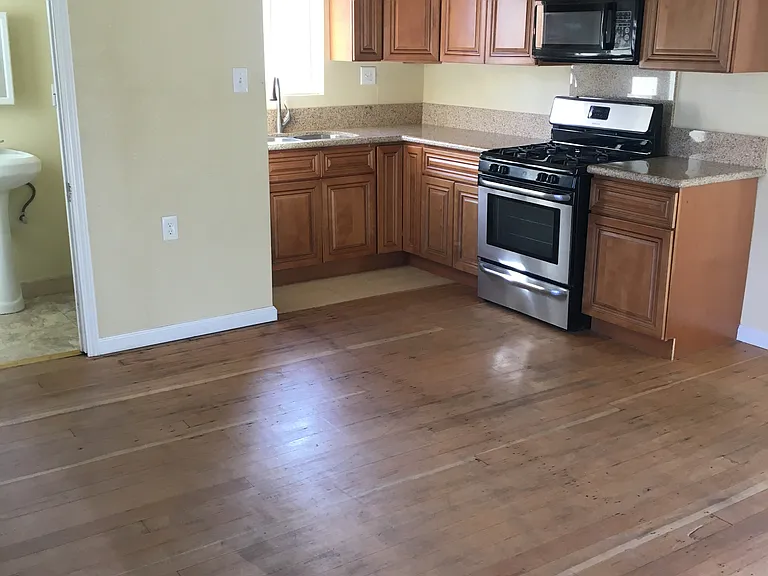 16405 Valencia Ave #200 — Photo 6