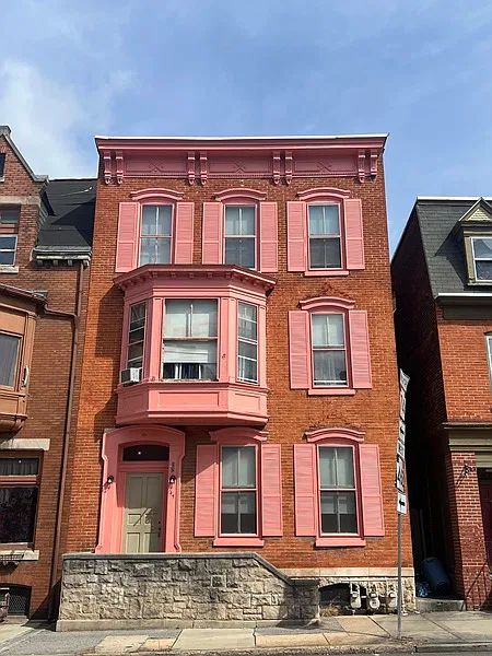49 N Queen St #3