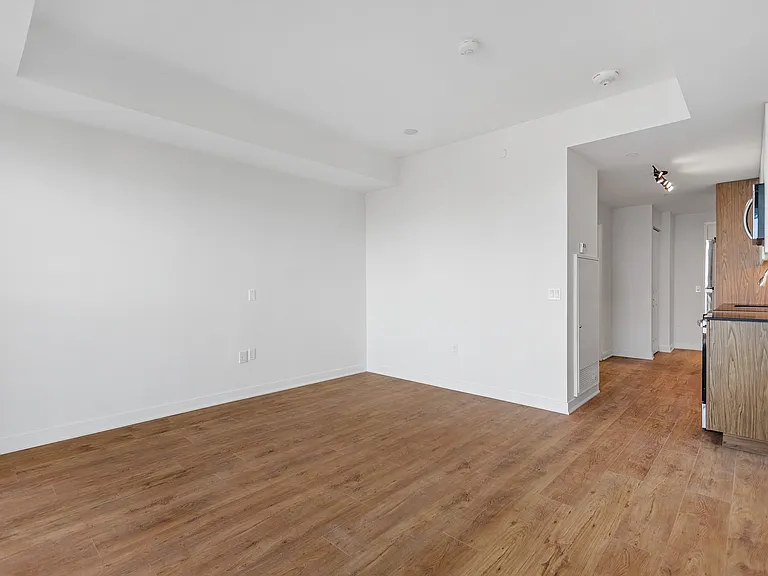 192 Bronson Ave — Photo 11