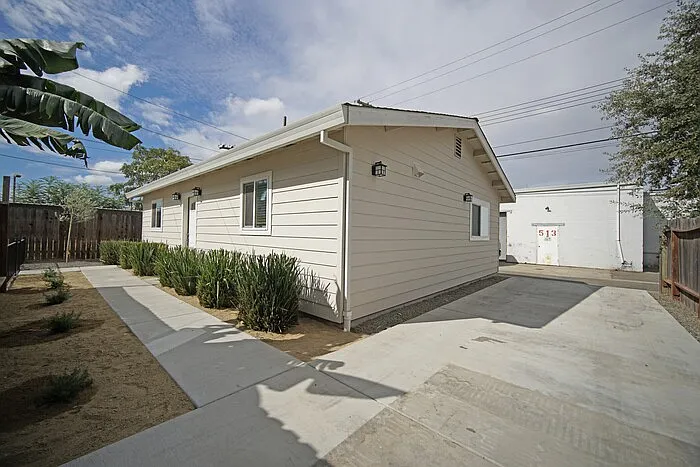2 bed, 1.0 bath, 850 sqft, $2,000 — Photo 2