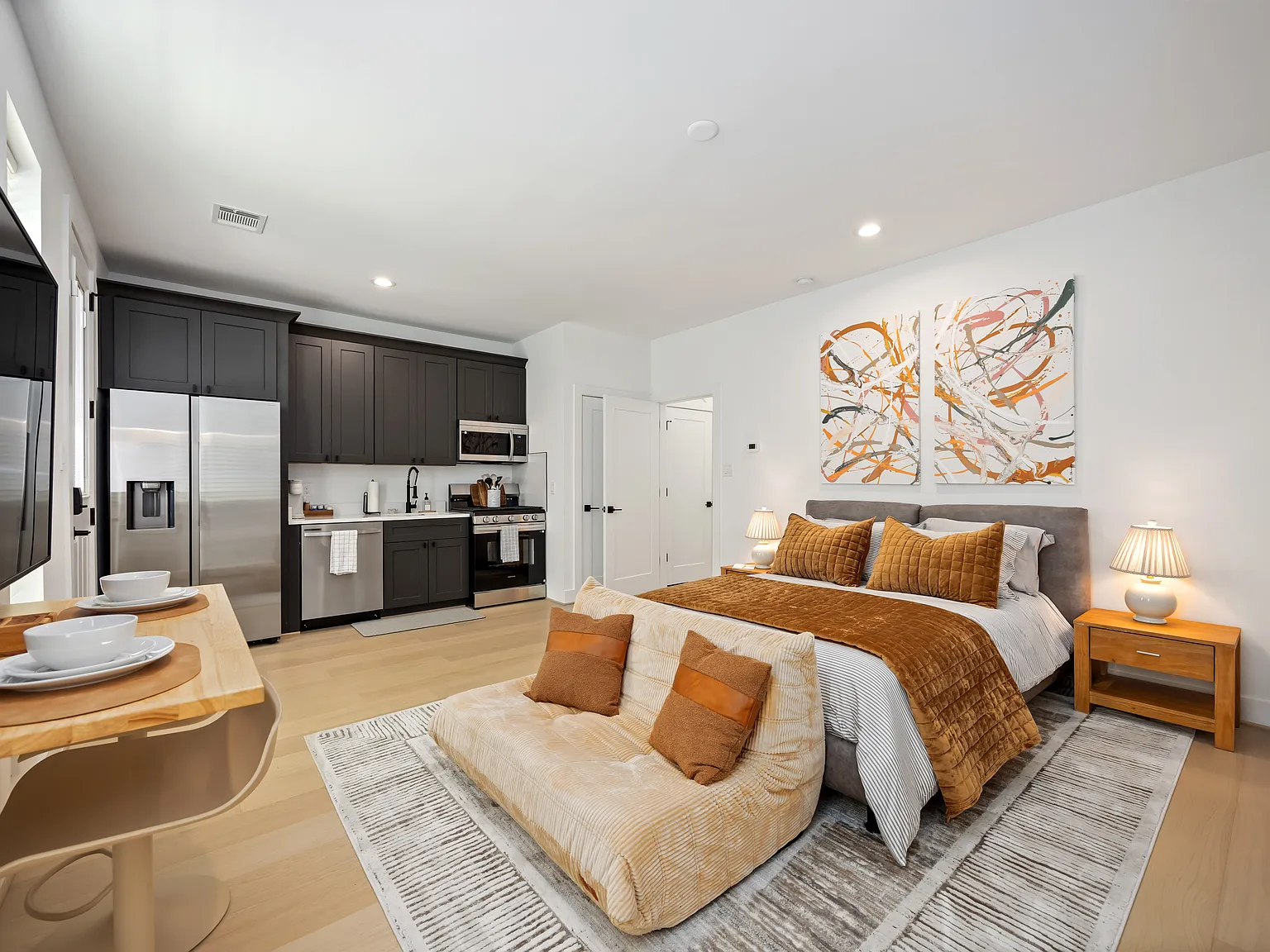 3 bed, $6,000 — Photo 2