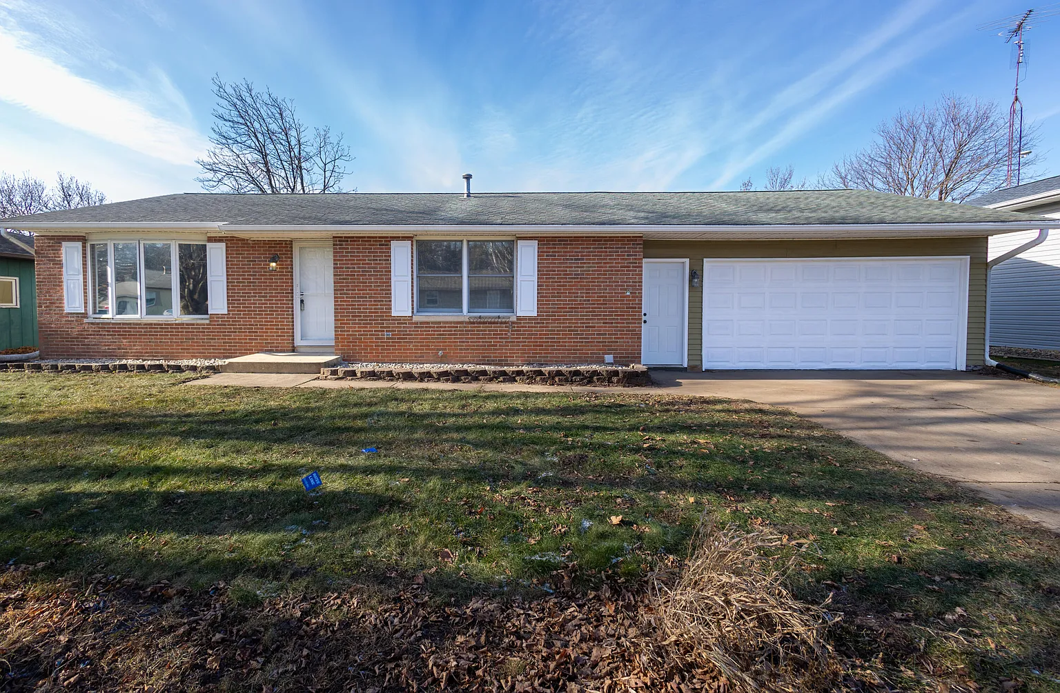 904 Albin Dr photo 1