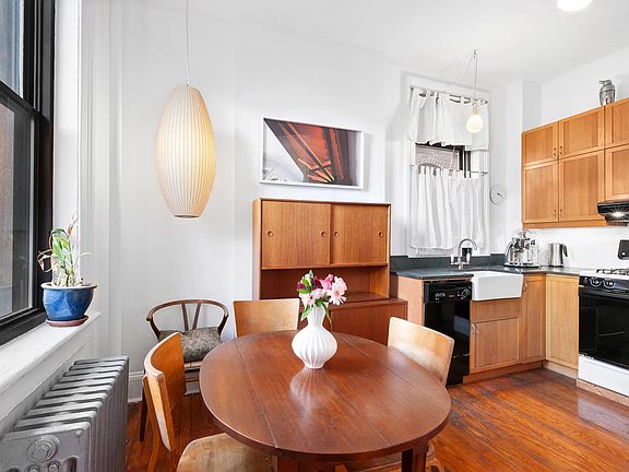 2nd image of 223 W 20th St #4K