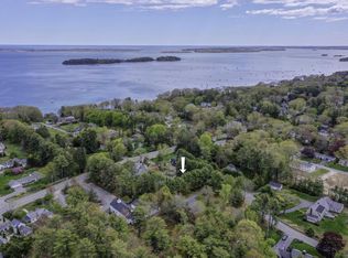 7 Hedgerow Dr, Falmouth, ME 04105