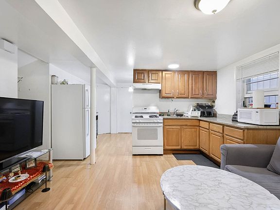 2nd image of 425 Manila Ave Unit 1