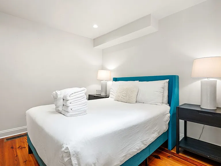 377 King St #206 — Photo 17
