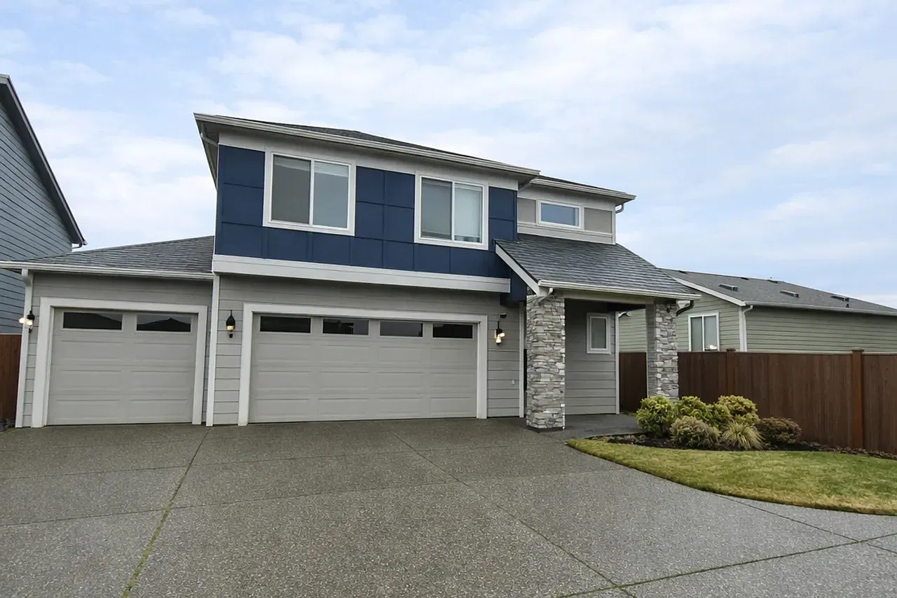 3 bed, 2.5 bath, 2013 sqft, $3,445 — Photo 2
