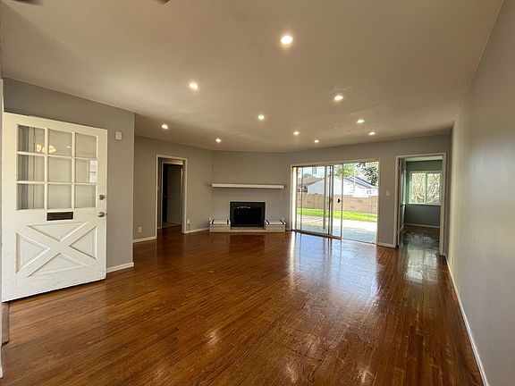 3rd image of 7832 Loma Verde Ave