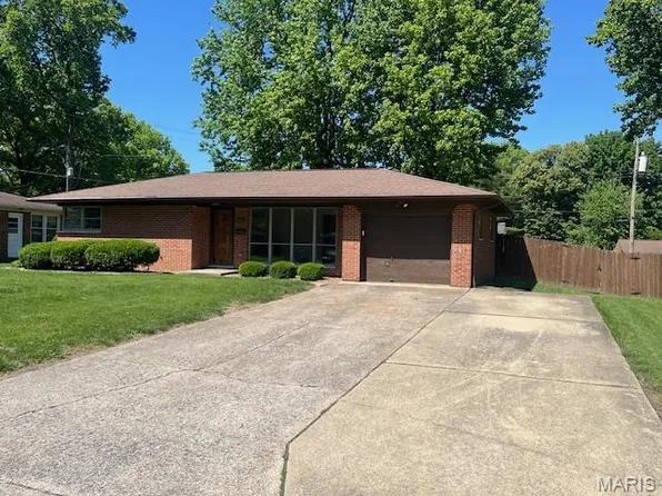 511 N 44th St, Belleville, IL 62226