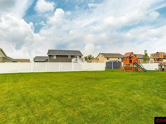 5th image of 217 Harbor Hill Dr