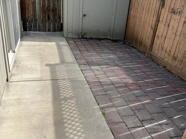 435 NE Clay Ave — Photo 10