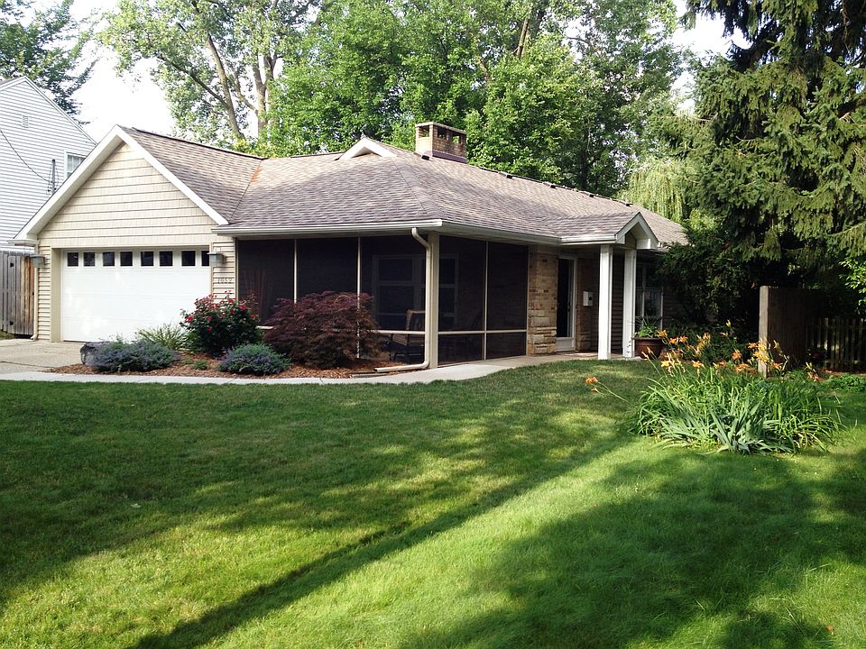 1st image of 1052 Lakeside Dr SE