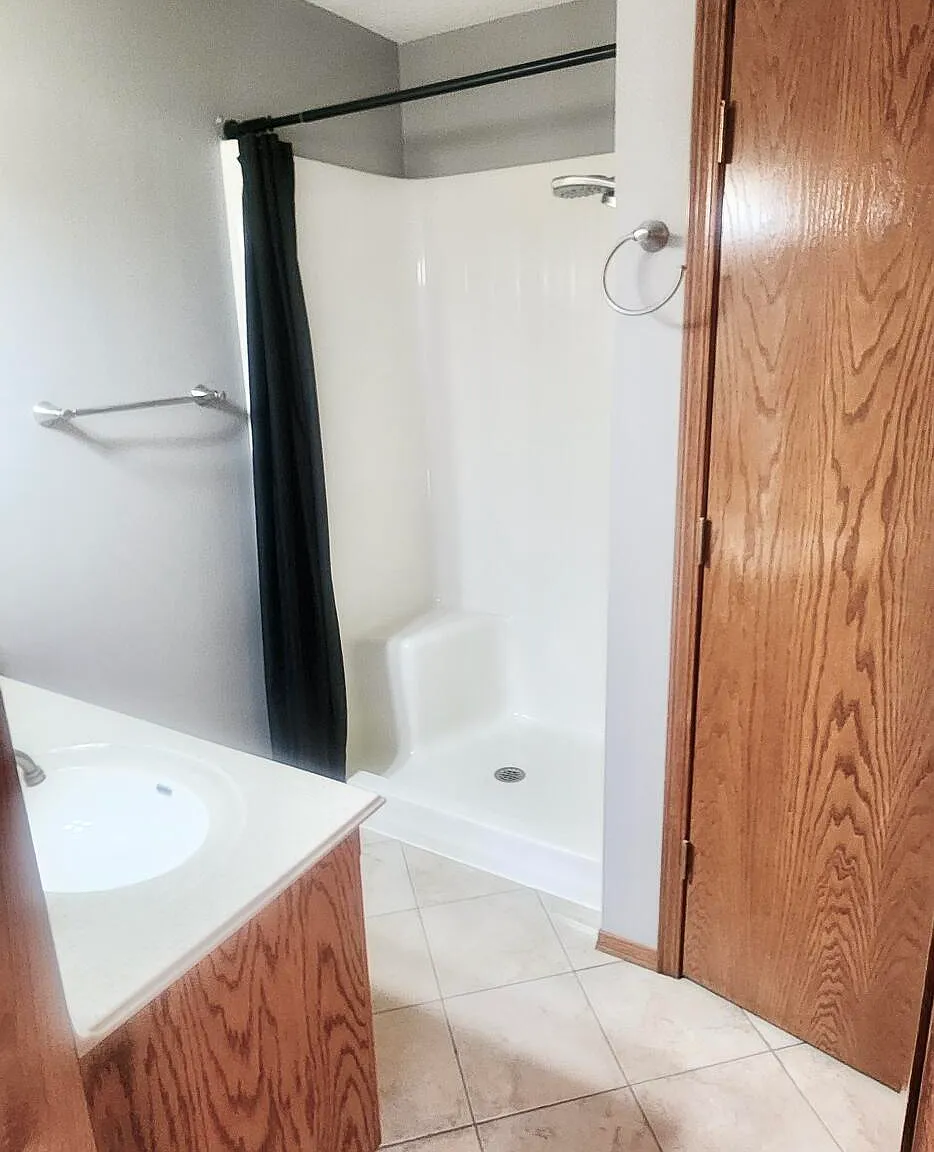 3 bed, 2.0 bath, 1395 sqft, $1,700 — Photo 3